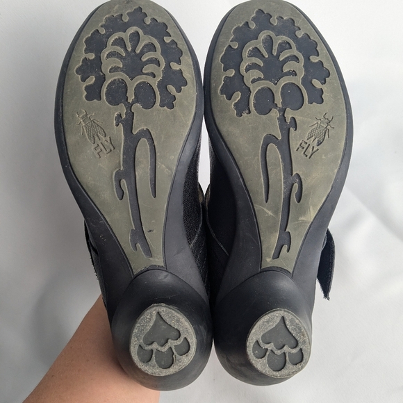 FLY LONDON Classic Leather Heel Women Shoes Almond Tip Velcro Closure Size 37 - Picture 10 of 10